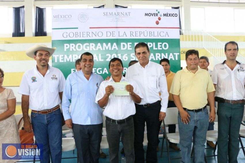 Semarnat y Gobierno de Michoacán, entregan apoyos a Huetamo: Elias Ibarra