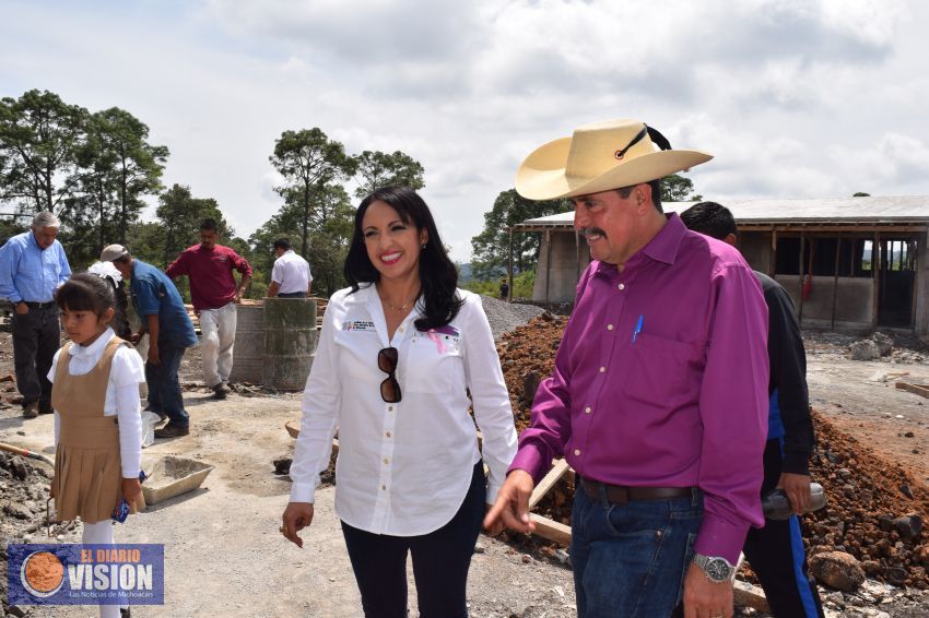 Avanza construcción de la Escuela Primaria Intercultural Indígena en Nuevo Parangaricutiro