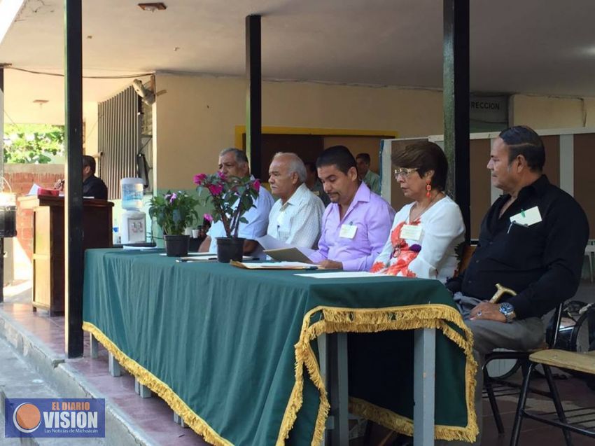 Invitan al edil de Parácuaro a la reunión general de Academias 