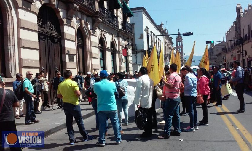 CNTE y normalistas toman Congreso