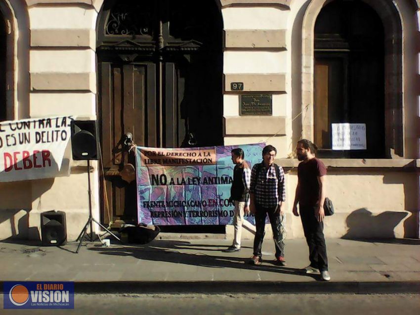  Normalistas y Cnte toman Congreso del Estado
