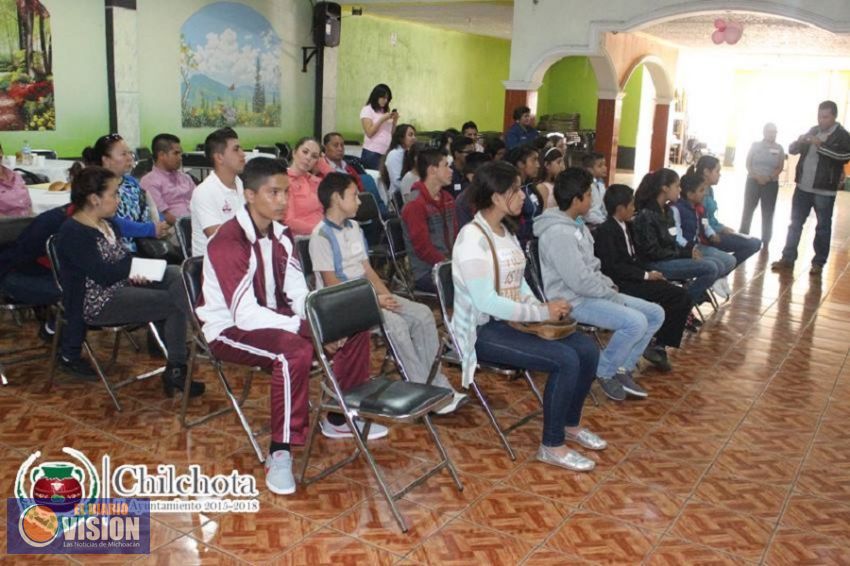 Imparten en Chilchota taller, 
