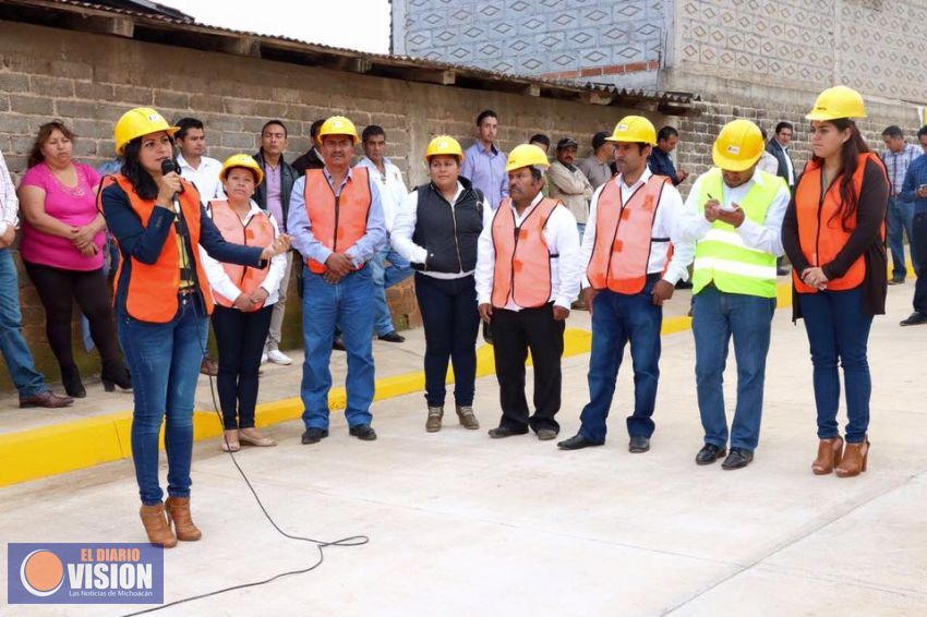 Asiste Araceli Saucedo al arranque de obra de pavimentación en Acuitzio