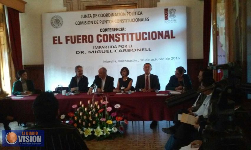 Imparten conferencia'El fuero Constitucional'