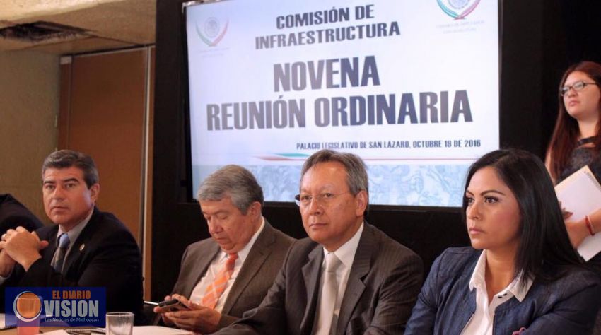 Solicita Araceli Saucedo a SCT apoyo para conservación de carreteras y caminos rurales en Michoacán
