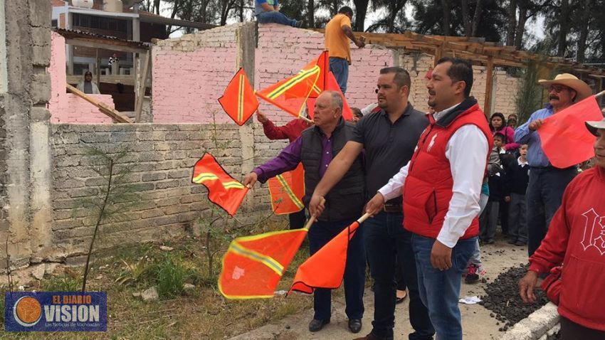 Acabar con las escuelas palitos, firme consigna del edil Baltazar Gaona 