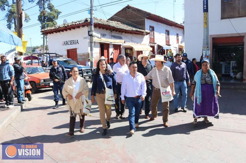 Edil de Coeneo encabeza el tercer día de Jaripeos 2016
