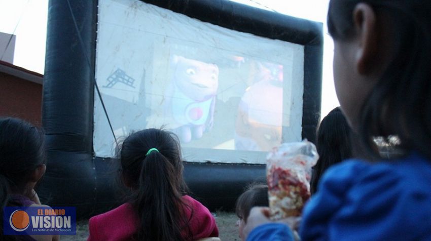 Cine bajo las estrellas, esta noche en Zitácuaro y Múgica