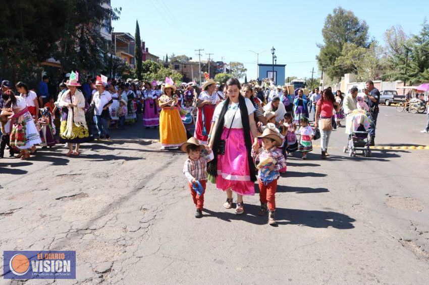 Niños preescolares de Coeneo realizan topa y jaripeo 