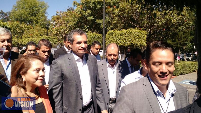 Ante creciente desbandada de priístas de Michoacán, llega el líder nacional, Enrique Ochoa