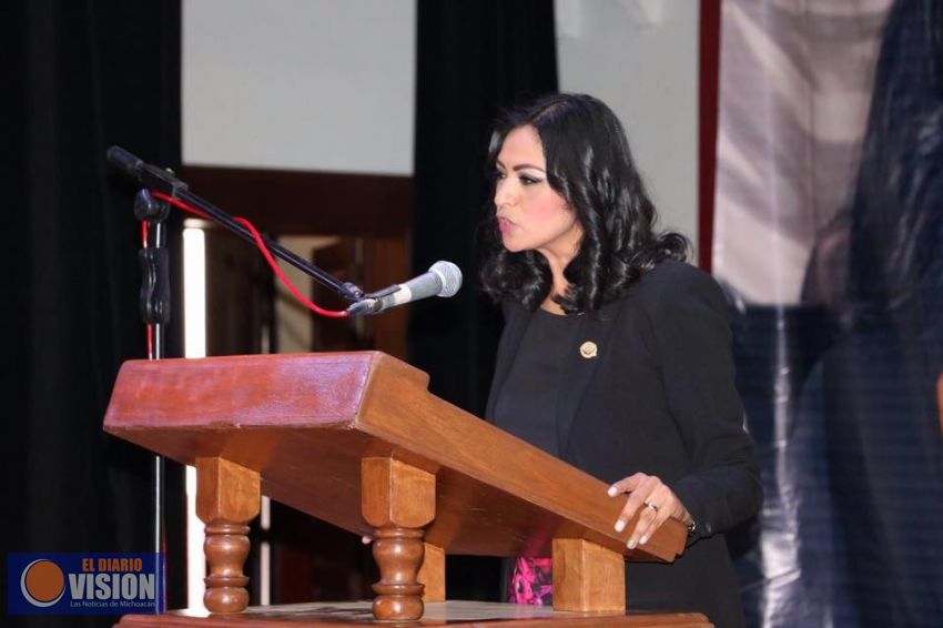 Noche de Muertos, en Pátzcuaro, conservar la tradición: Araceli Saucedo Reyes