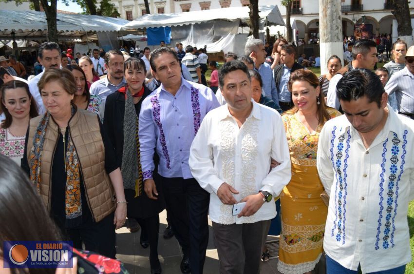 Entregan premios del Concurso Artesanal de Noche de Ánimas 2016 en Pátzcuaro