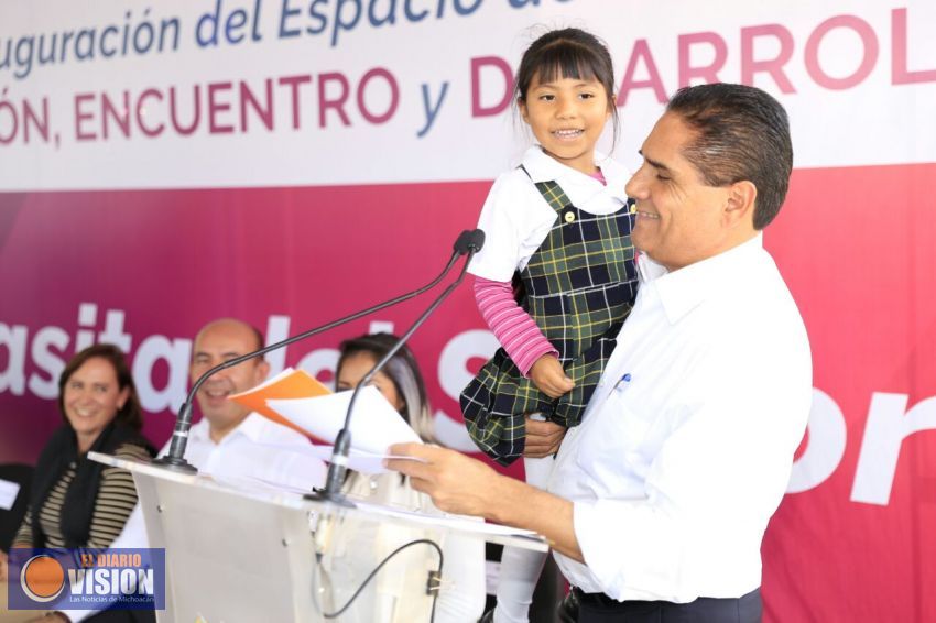 Inaugura Silvano Aureoles la “Casita del Sabor” en Villas del Pedregal