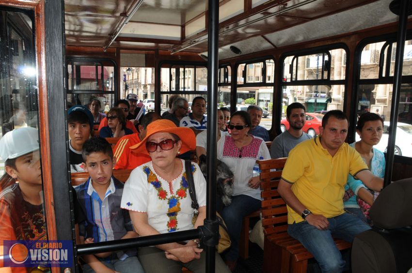 Turistas nacionales y extranjeros prolongan su estancia en Michoacán