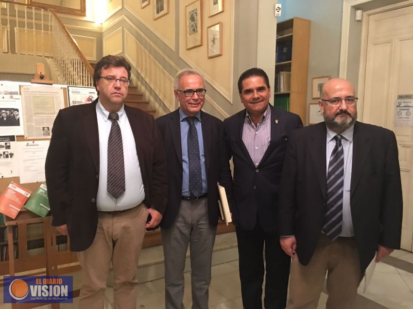 Ampliar profesionalización de michoacanos y la administración pública estatal: Silvano Aureoles 