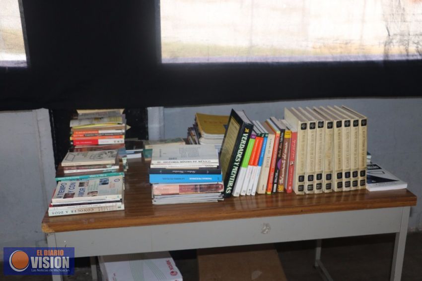 Universidades donan libros a centros penitenciarios de Michoacán