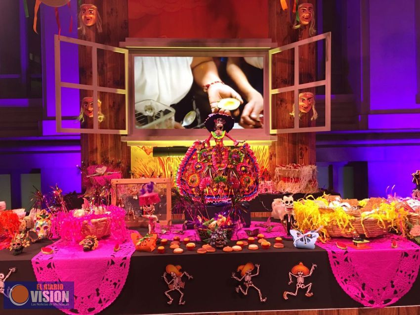  Españoles “viven” de cerca la tradición de Noche de Muertos Purépecha  
