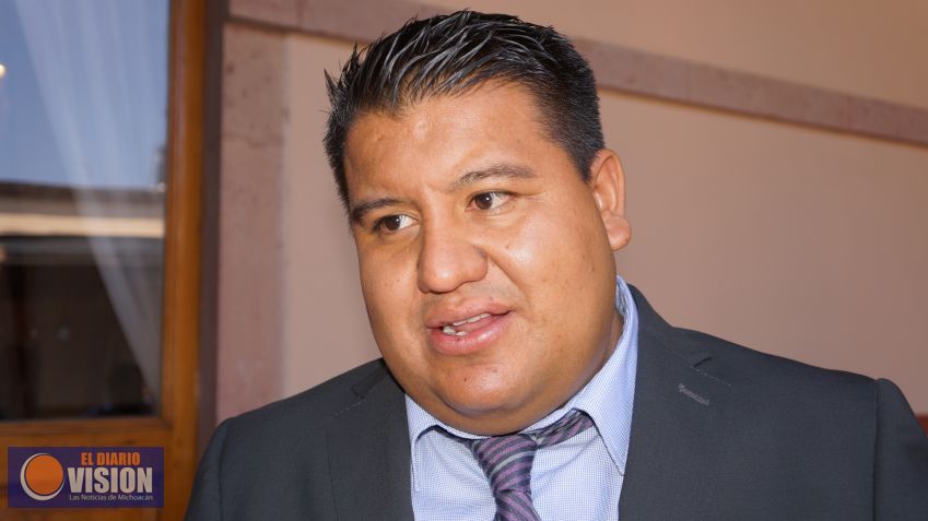 Juan Pablo Puebla apoya a más de 500 familias con media tonelada de cemento