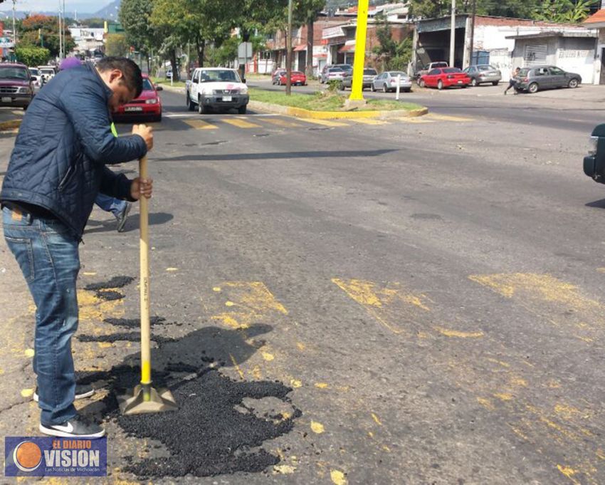 Intensifican campaña de bacheo en las principales avenidas de la zona urbana de Uruapan