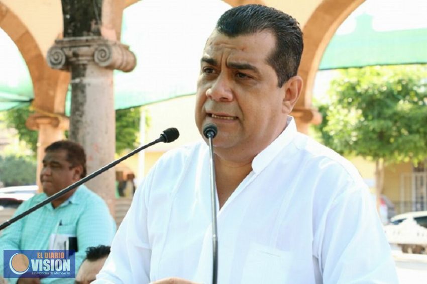 Condona ayuntamiento de Huetamo deuda de agua a usuarios, con sólo pagar 100 pesos: Elías Ibarra