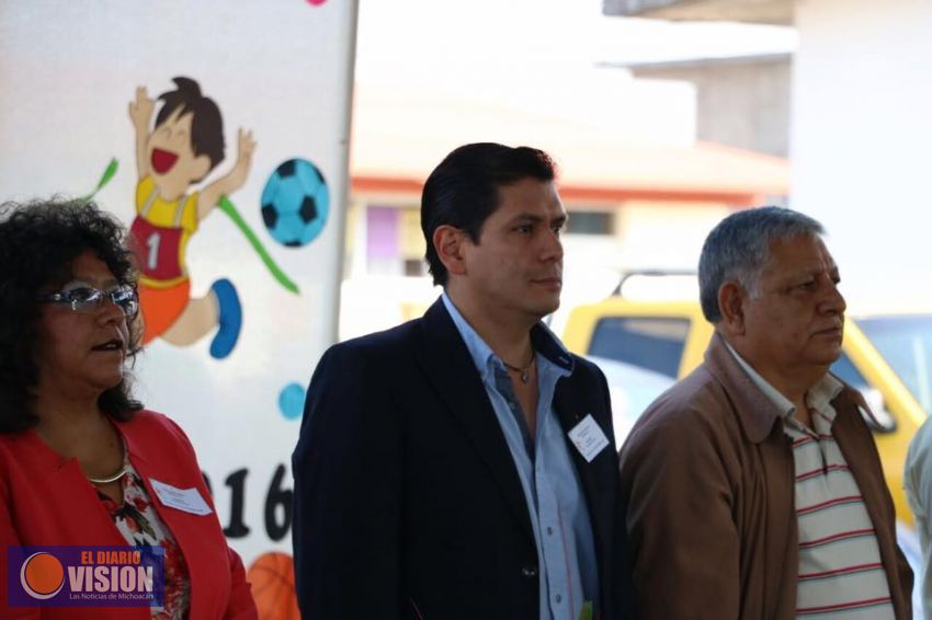 Ernesto Núñez apoya el deporte en estudiantes de primaria