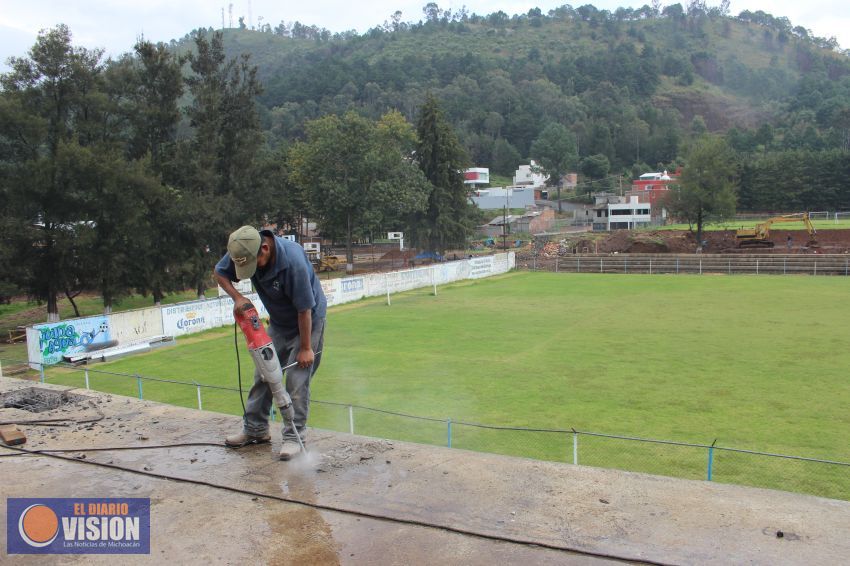 Registra avances obra de rehabilitación y modernización de la unidad deportiva de Pátzcuaro
