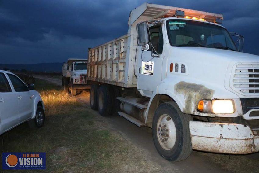 Ayuntamiento de Coeneo rehabilita los caminos sacacosechas 