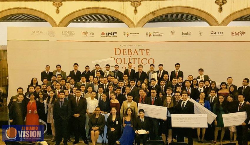 Premian a ganadores del Concurso Juvenil Debate Político, en Michoacán