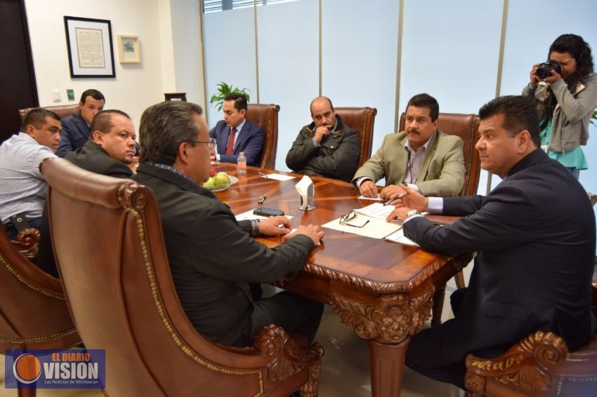 Se reúne Juan Bernardo Corona con integrantes de la Comisión de Seguridad del Congreso