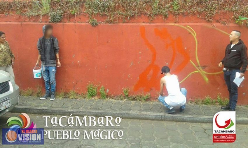 Localizan a grafiteros de Tacámbaro y hacen que pinten las paredes afectadas