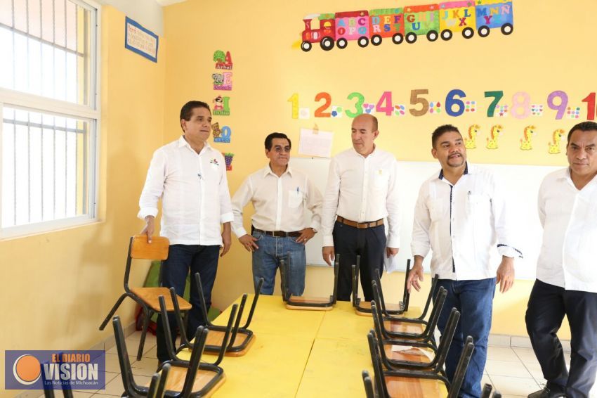 Inaugura Gobernador obras educativas y evalúa avances en Úspero, municipio de Parácuaro