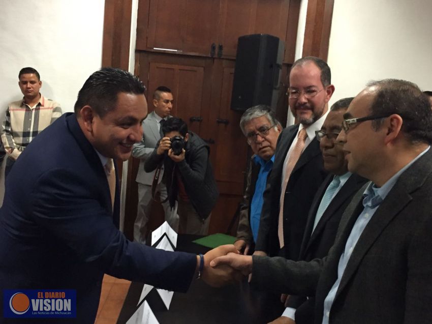 Recibe el nombramiento de Cronista de la Ciudad de Uruapan, Sergio Ramos Chávez