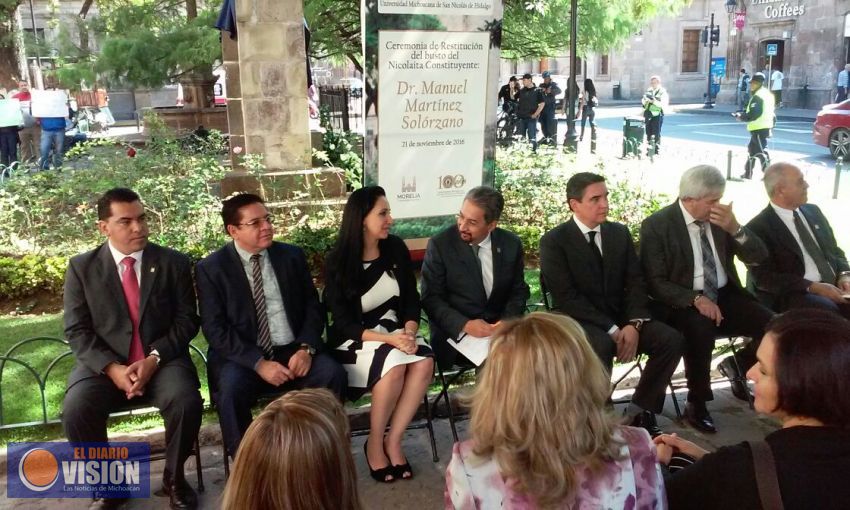 Restituyen el busto del Nicolaita Constituyente Dr. Manuel Martínez Solórzano.