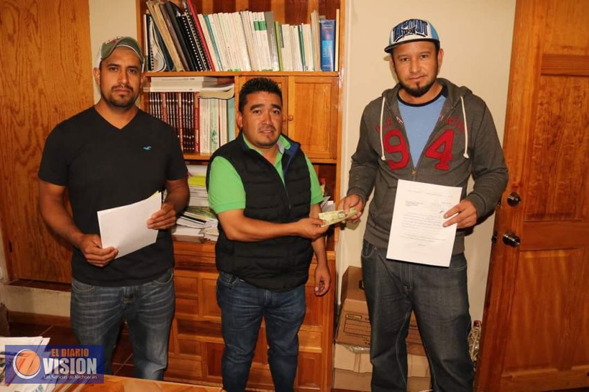 José Luis Vega Torres apoya a deoortistas de la Cañada de Coeneo