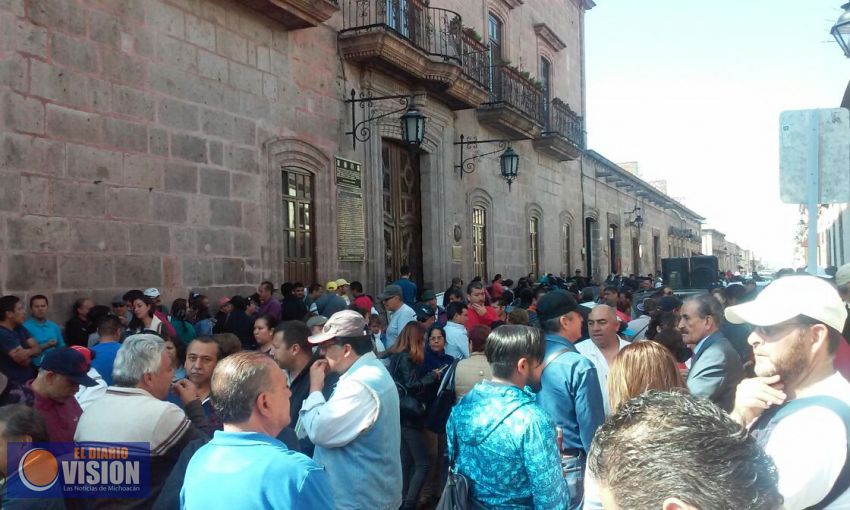 CNTE toma alcaldía de Morelia.