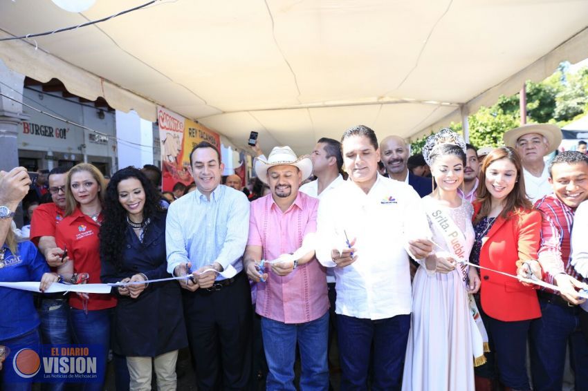Inaugura Silvano Aureoles cuarta Feria de las Carnitas de Tacámbaro 