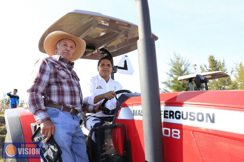 Entrega Silvano Aureoles más de 300 mdp en apoyos para el campo michoacano