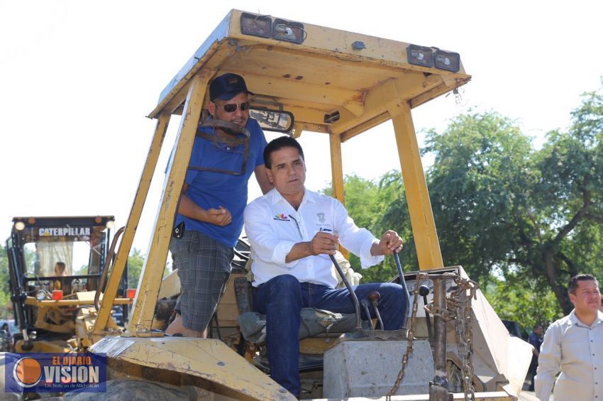 Inicia Silvano Aureoles obras por más de 11 mdp en Cenobio Moreno, municipio de Apatzingán