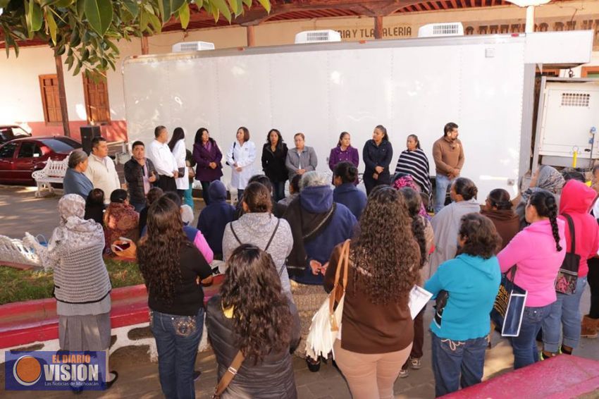Llevan a Coeneo la unidad móvil para realizar estudios de mastografía 