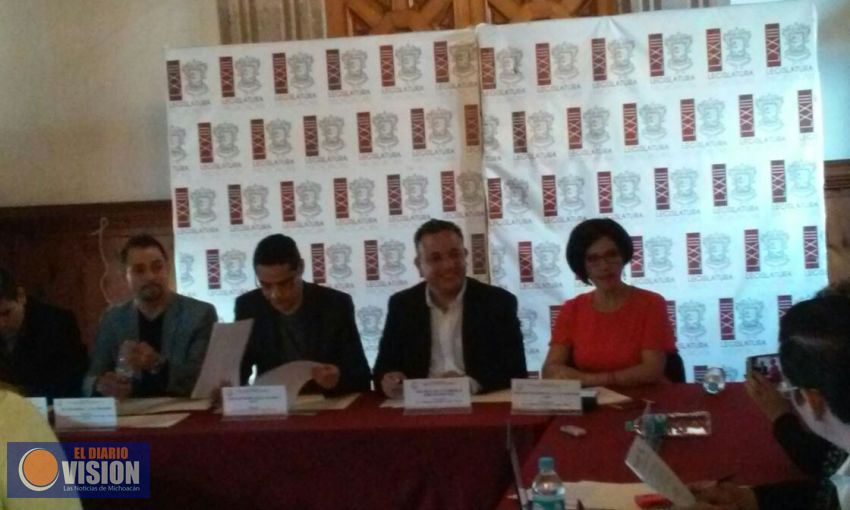 Diputados se reúnen con transportistas, ante latente aumento al transporte público