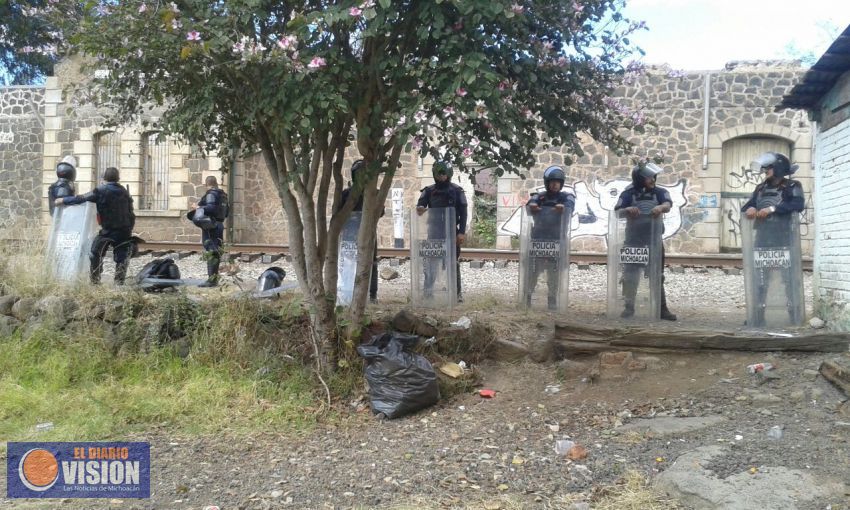 Con presencia policial SSP y PF liberan vías del tren en Tiripetío