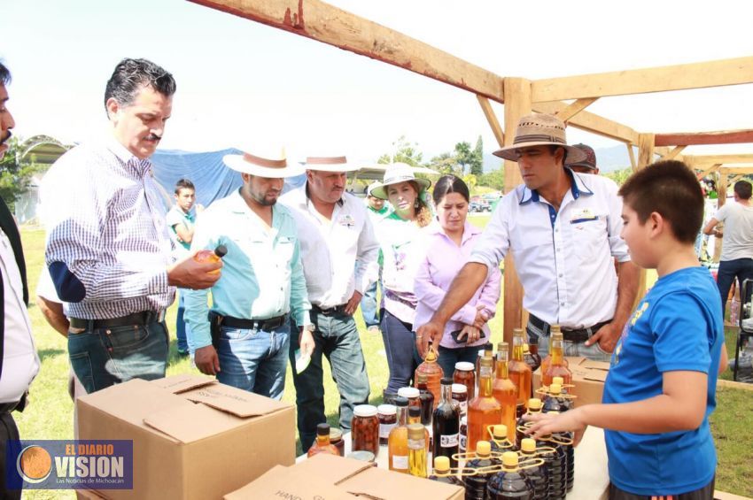 Ziracuaretiro se declara a favor de la sanidad vegetal para evitar contaminación de sus tierras