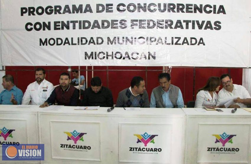 Asiste Alcalde de Tuzantla a entrega de apoyos económicos al sector agropecuario