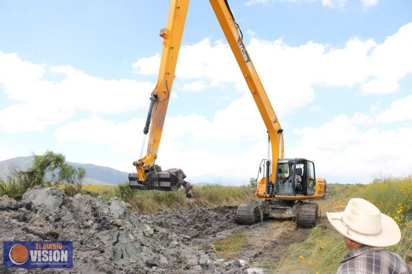 Avanza desasolve de canal en 