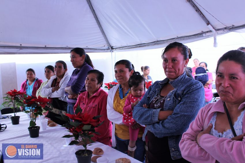 Mujeres cobran mayor consciencia de su importancia en la sociedad: Flores García