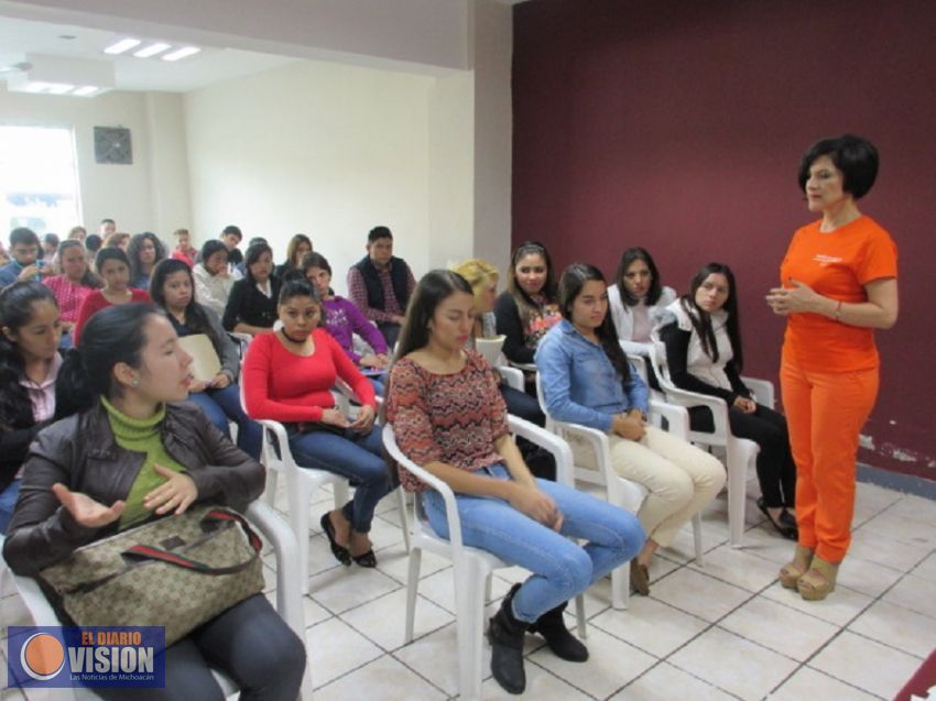 Fomentar formación profesional con visión social incluyente, destaca Socorro Quintana 