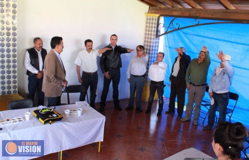 Titular de la SEMARNACC toma protesta a nueva mesa directiva del Subcomité de Apicultura 