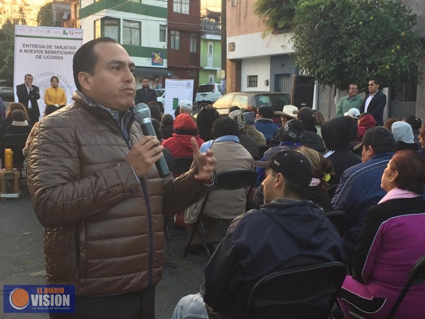 Otorgan nuevas tarjetas a beneficiarios de Liconsa en colonia de Morelia 