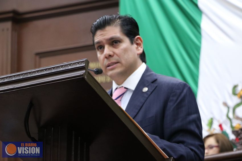 Promueve Ernesto Núñez mejorar los procedimientos en dependencias de Gobierno