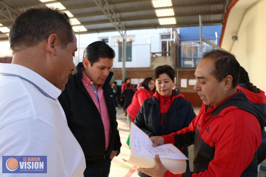 Ernesto Núñez apoya a escuela primaria 